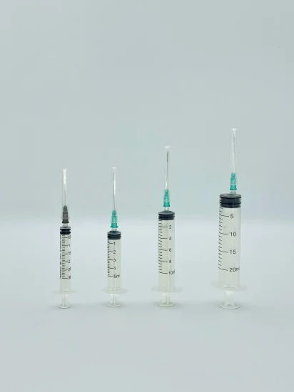 Disposable Plastic Medical Luer/Slip Lock Veterinary Injection Syringe with Needle